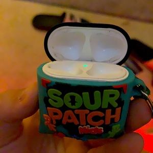 Airpod case good condition just the case